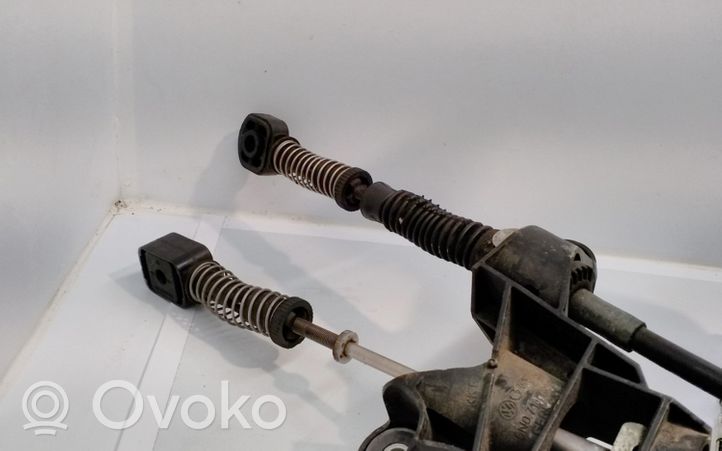 Volkswagen Tiguan Механизм переключения передач (кулиса) (в салоне) 1K0711061B