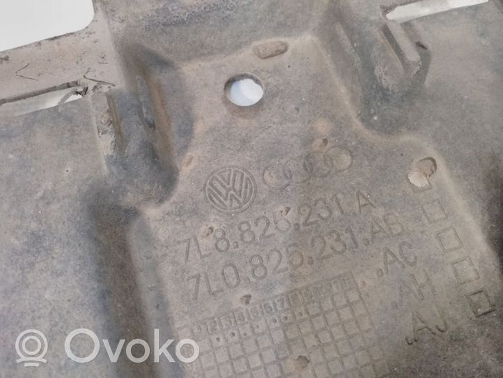 Audi Q7 4L Osłona środkowa podwozia 7L8825225