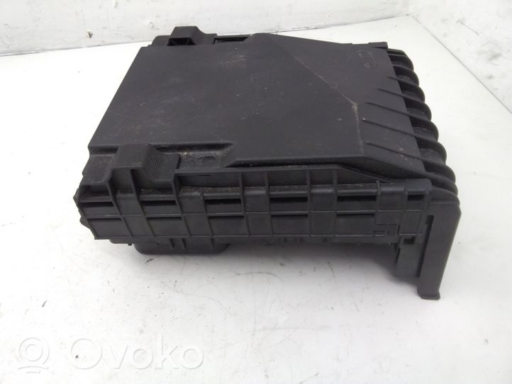 Volkswagen PASSAT B7 Module de fusibles 3C0937125