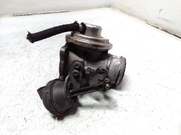 Volkswagen Bora EGR valve 038129637