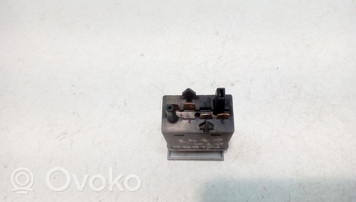 Seat Toledo II (1M) Przycisk / Przełącznik ogrzewania szyby przedniej / czołowej 1M1959621