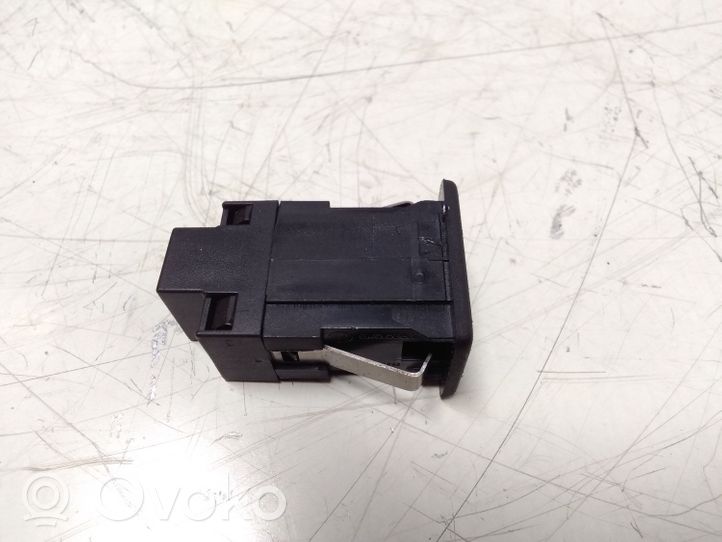 Volkswagen Tiguan Câble adaptateur AUX 5M0035724