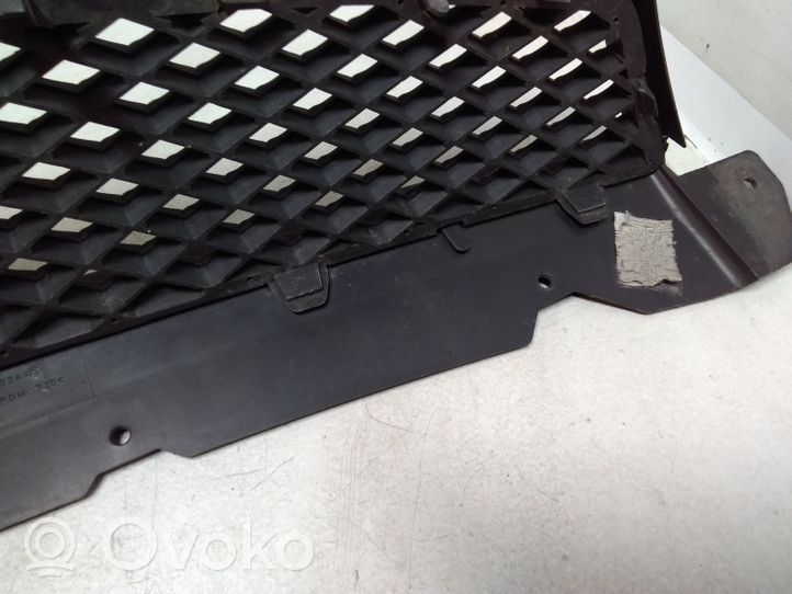 Ford Focus Maskownica / Grill / Atrapa górna chłodnicy 4M518200AJ