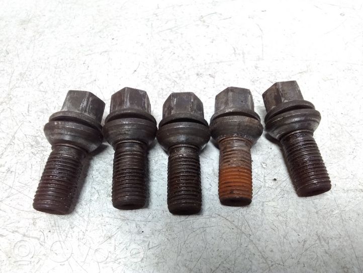 Volkswagen Phaeton Nuts/bolts 