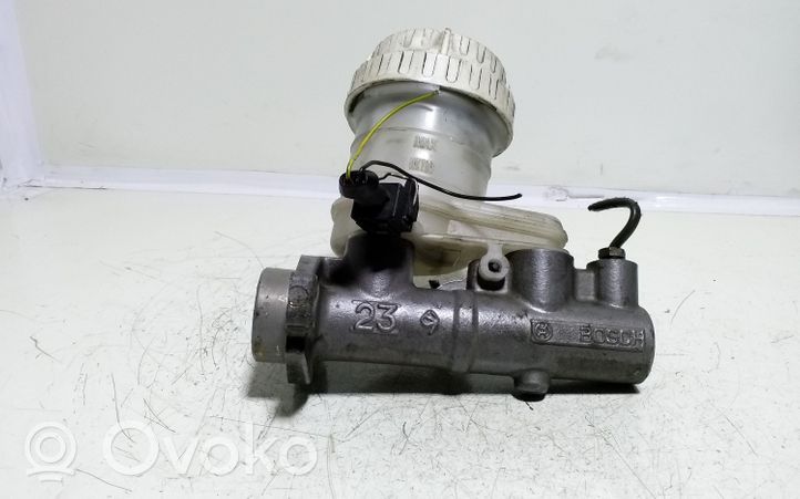 Mitsubishi Carisma Główny cylinder hamulca 21027199