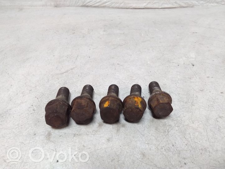 Alfa Romeo GT Nuts/bolts 