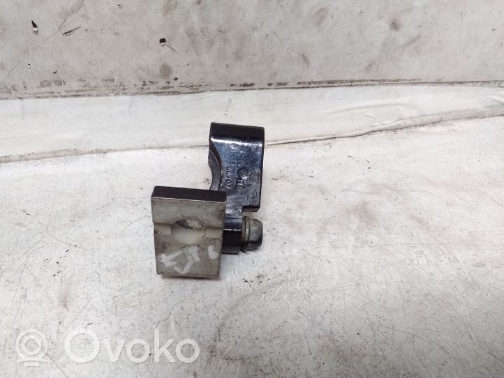 Volkswagen Touran I Rear door upper hinge 