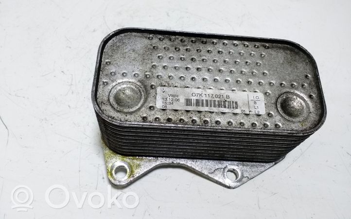 Volkswagen Jetta V Support de filtre à huile 07K117021B