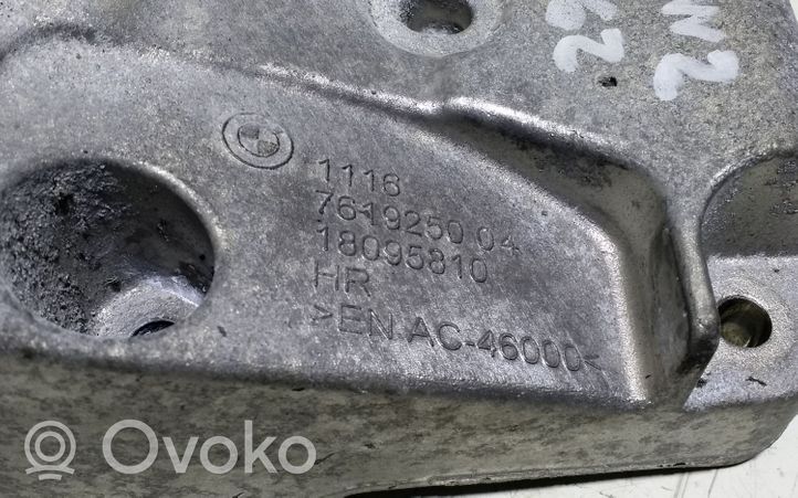 BMW 2 F22 F23 Uchwyt / Mocowanie sprężarki klimatyzacji 7619250