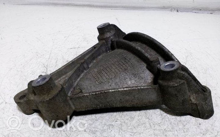 Audi A6 S6 C6 4F Staffa di montaggio del compressore dell’A/C 06E260835