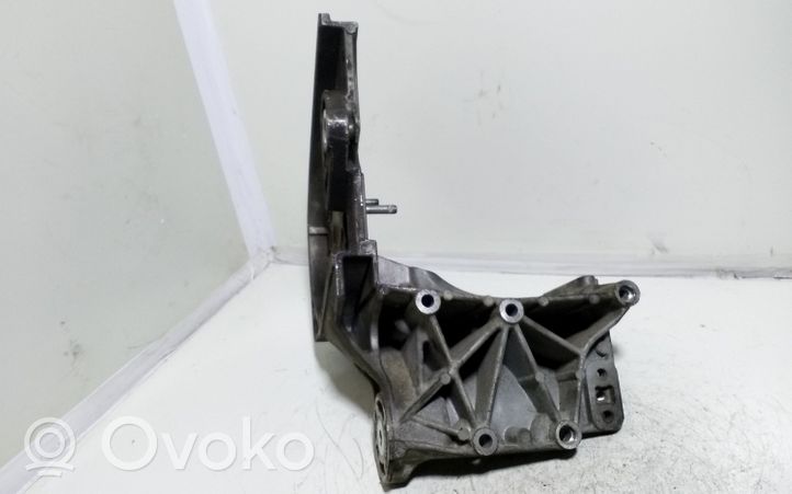 Opel Astra H Кронштейн топливного насоса 55187918