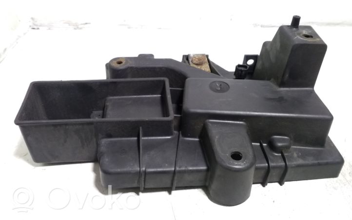 Chrysler Voyager Boîte de batterie 05109648AA