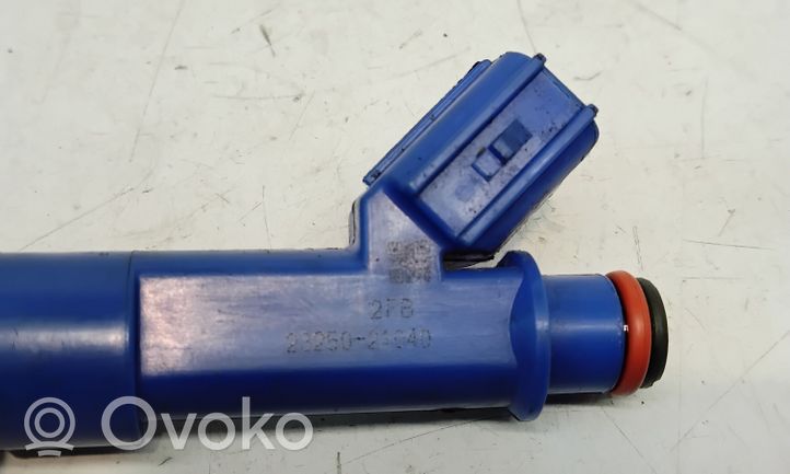 Toyota Yaris Injecteur de carburant 2325021040