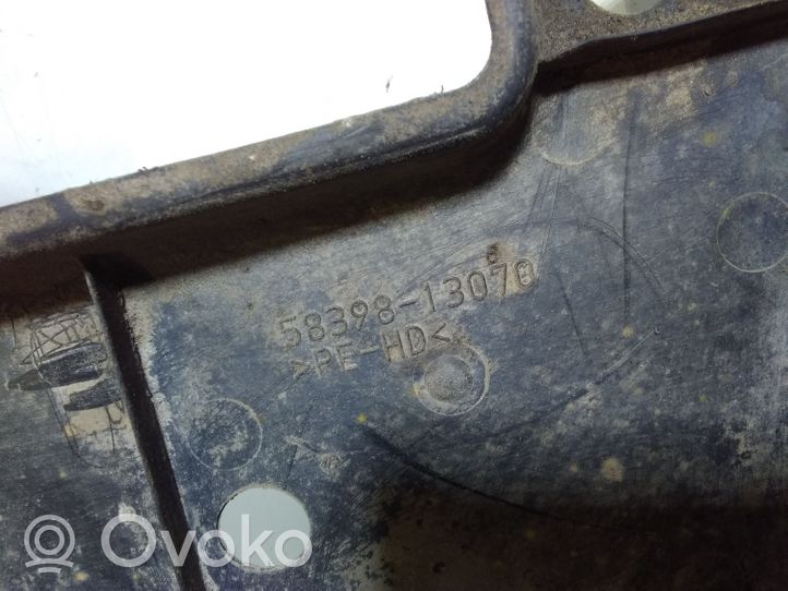 Toyota Corolla Verso E121 Osłona tylna podwozia 5839813070