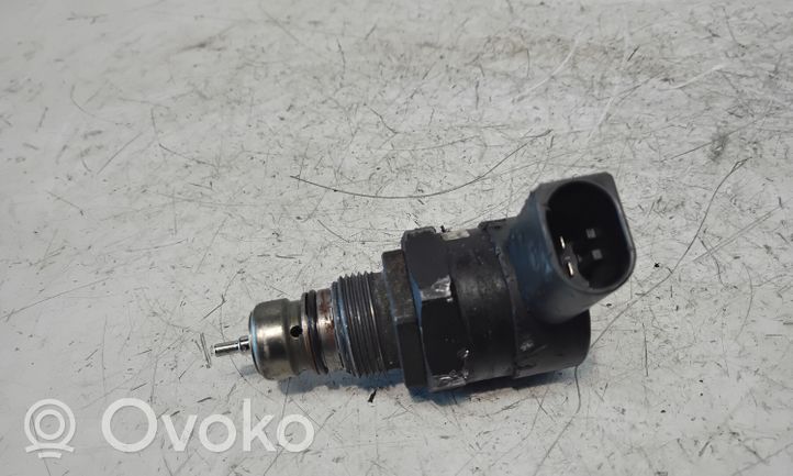 Mercedes-Benz B W245 Regulator ciśnienia paliwa A6110780449