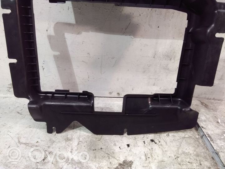 Mercedes-Benz ML W164 Garniture de radiateur A1646802018