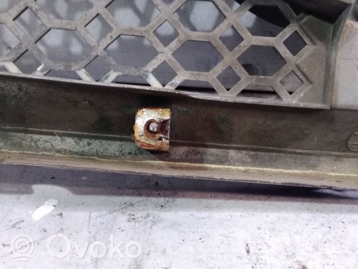 KIA Sorento Maskownica / Grill / Atrapa górna chłodnicy 