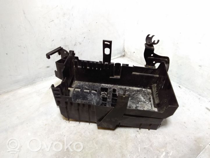 Opel Astra J Vassoio scatola della batteria 13346249