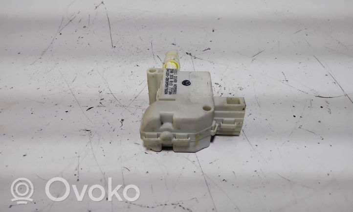 Volkswagen PASSAT CC Fuel tank cap lock motor 3C8810773A