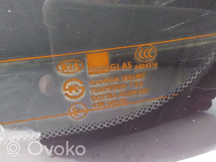 KIA Carens I Rear windscreen/windshield window 