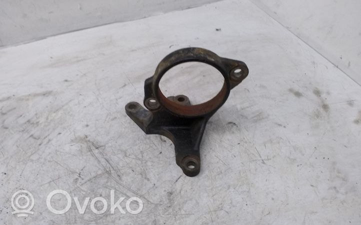 Toyota Avensis T250 Vetoakselin tukilaakerin kiinnike 4345705050