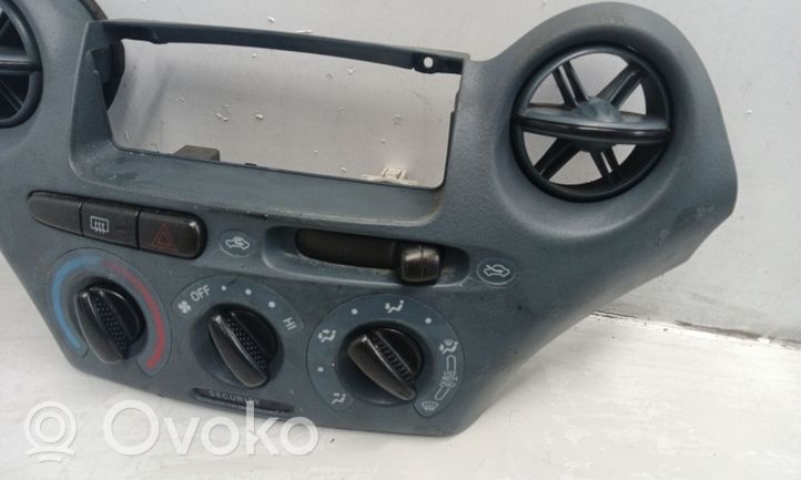 Toyota Yaris Panel klimatyzacji 758268701D