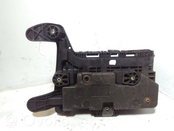 Volkswagen PASSAT CC Vassoio scatola della batteria 1K0915333H