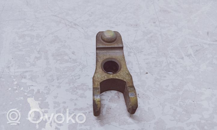 Volkswagen PASSAT B5 Fuel Injector clamp holder 