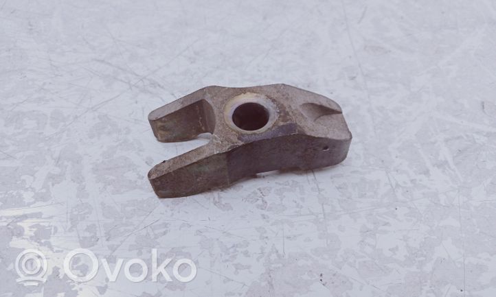 Volkswagen PASSAT B5 Fuel Injector clamp holder 