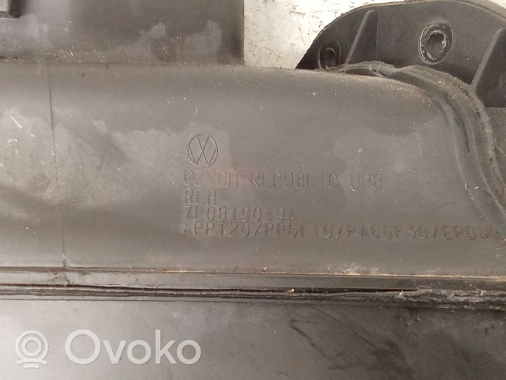 Audi Q7 4L Oro paėmimo kanalo detalė (-ės) 7L0819049A