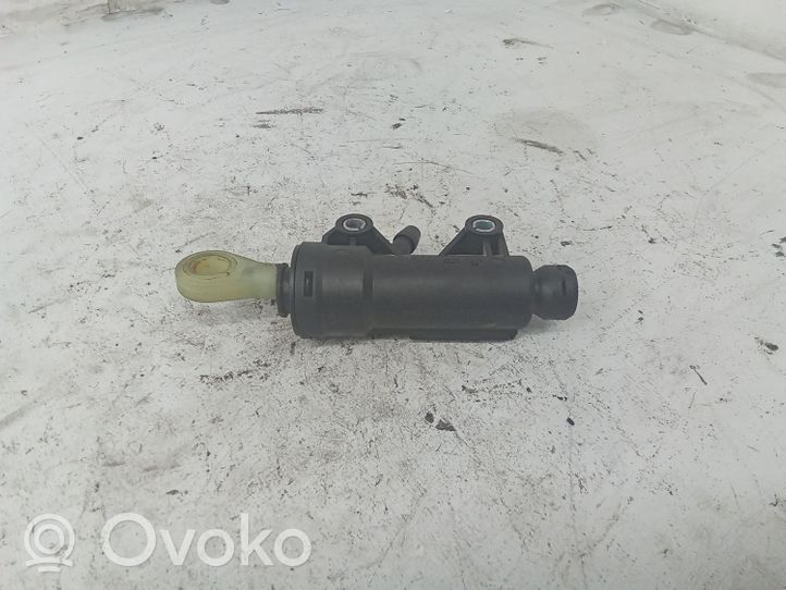 BMW X1 E84 Główny cylinder sprzęgła 6773670