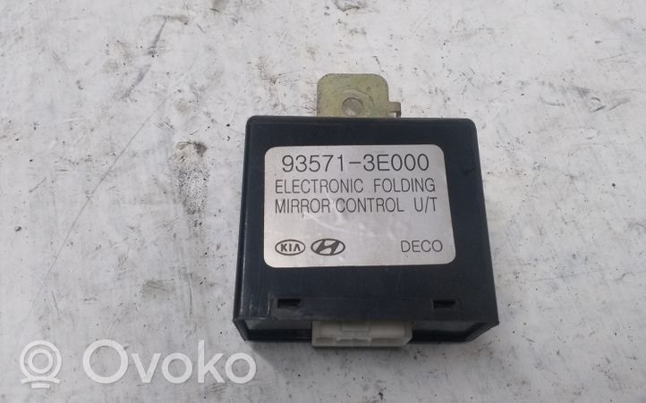 KIA Sorento Modulo di controllo degli specchietti retrovisori 935713E000