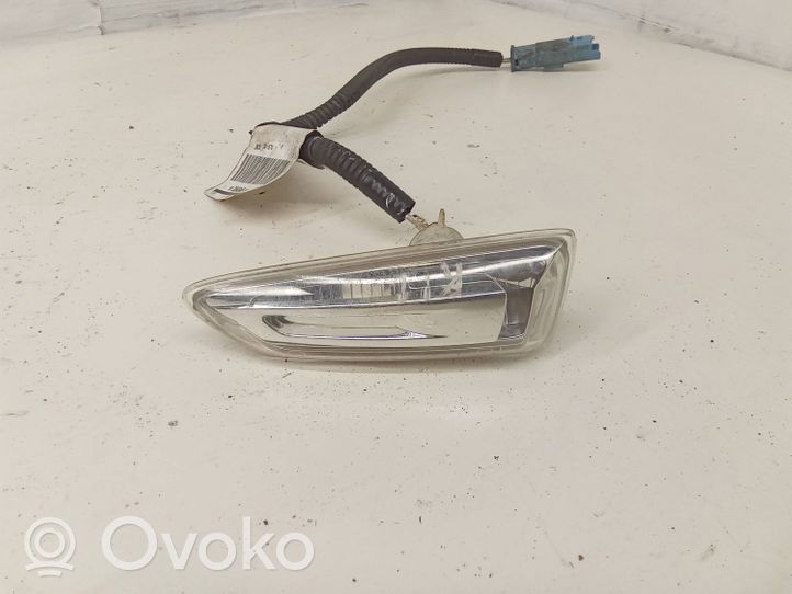 Opel Grandland X Front fender indicator light 13491088