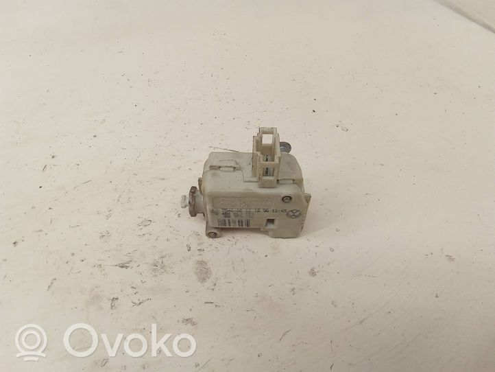 Audi A6 S6 C5 4B Motorino del tappo del serbatoio del carburante 4B0862153