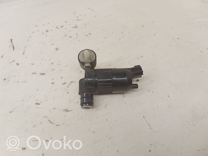 Ford Mondeo MK V Tuulilasi tuulilasinpesimen pumppu BA8317664AA