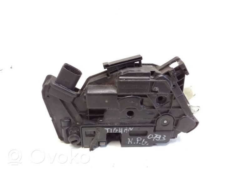 Volkswagen Tiguan Rear door lock 5N0839015G