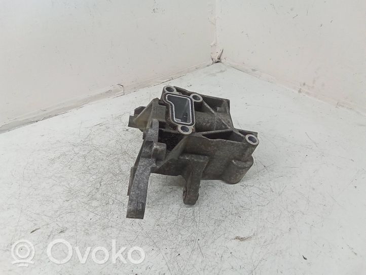 Volkswagen Touareg II Support de pompe de direction assistée 059145169AE