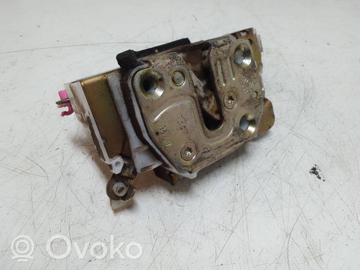 Nissan Navara D22 Serrure de porte avant 805525P003