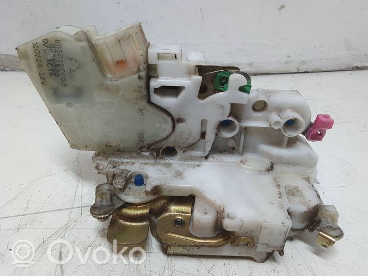 Nissan Navara D22 Serrure de porte avant 805525P003