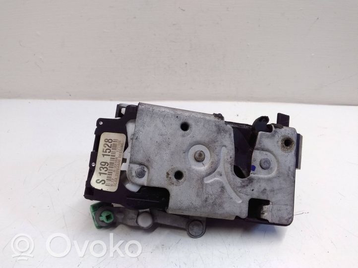 Ford Escape Zamek drzwi tylnych 5L8478264A00