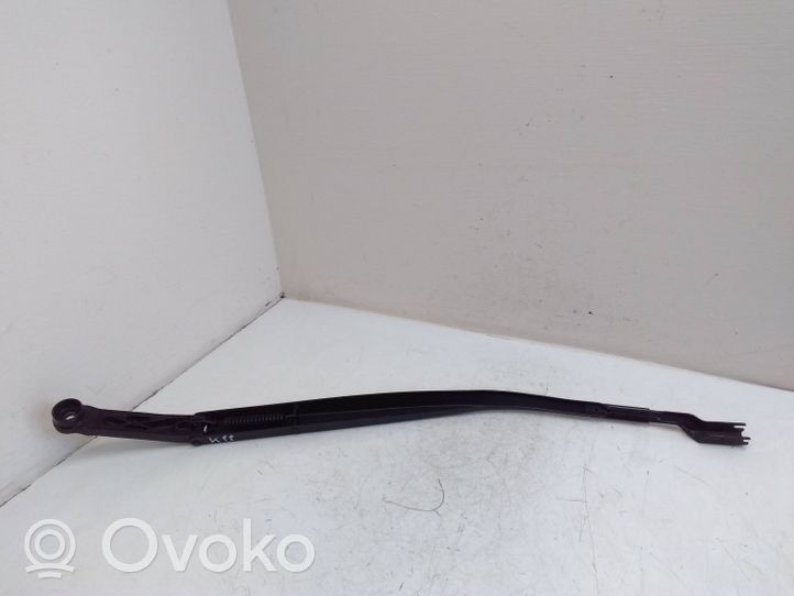 Toyota Prius (XW50) Front wiper blade arm 