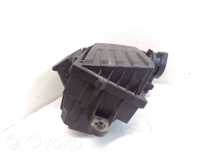 Volkswagen PASSAT B8 Caja del filtro de aire 5Q0129607AA