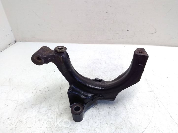 Volkswagen PASSAT B8 Engine mounting bracket 04L425