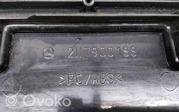 Mercedes-Benz E W211 Spojler klapy tylnej / bagażnika 2117900188