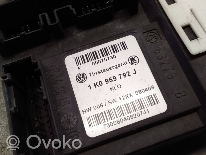 Volkswagen Tiguan Elektryczny podnośnik szyby drzwi przednich 5N1837730