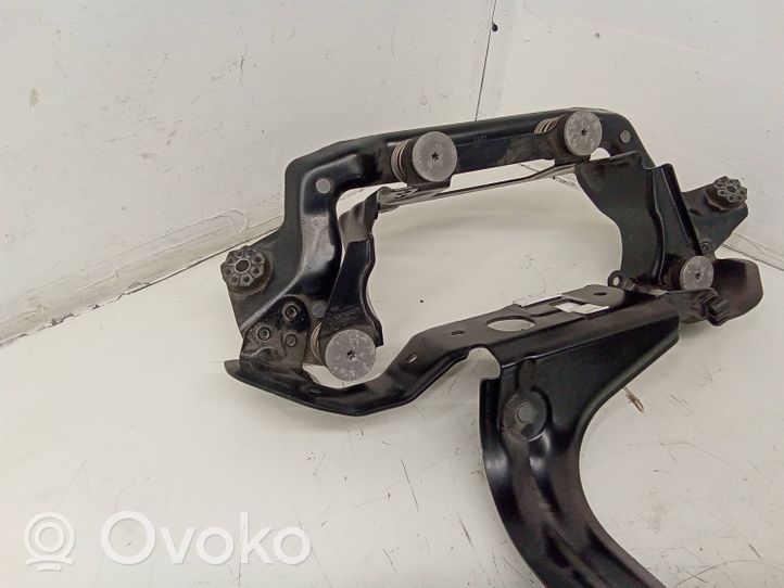 Audi A6 Allroad C7 Pneumatic air compressor holding bracket 