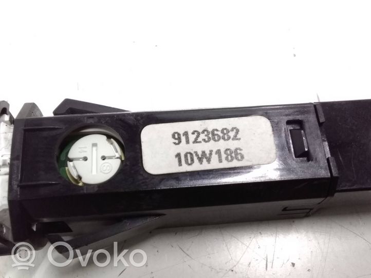 Volvo XC90 Interrupteur feux de détresse 9123682