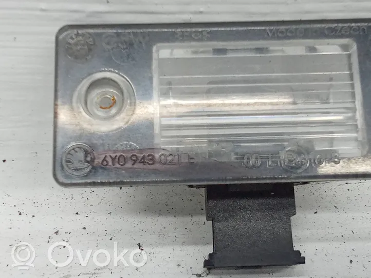 Skoda Yeti (5L) Lampa oświetlenia tylnej tablicy rejestracyjnej 6Y0943021E