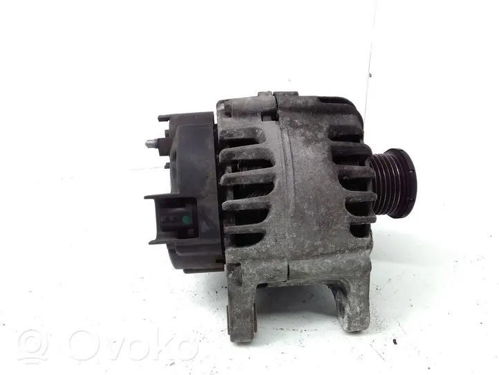 Opel Vivaro Generator/alternator 231008633R