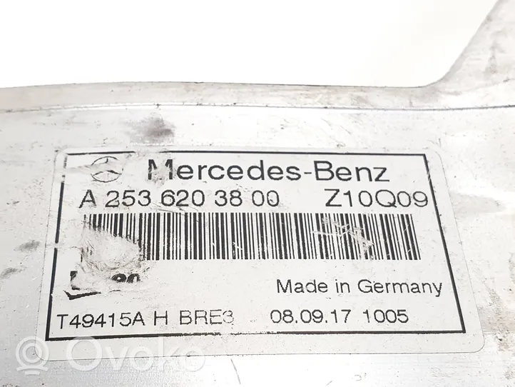 Mercedes-Benz GLC C253 Jäähdyttimen kehyksen suojapaneelin kiinnike A2536203800